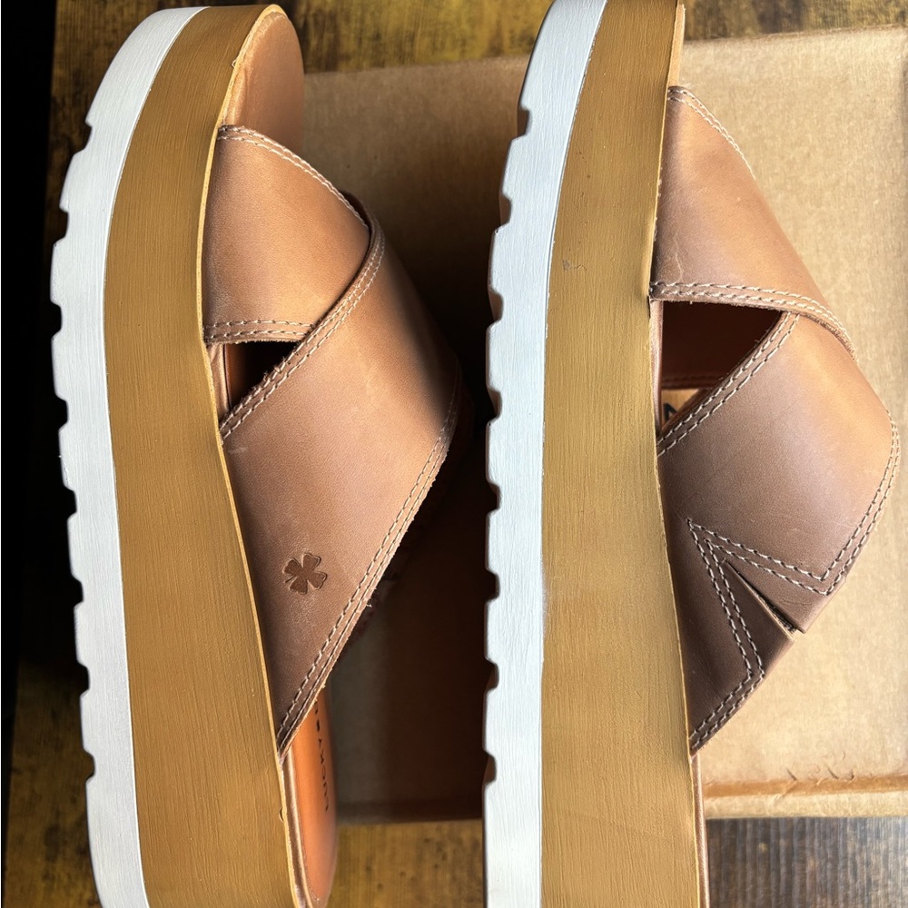 Lucky Brand Tan Platform Sandals.